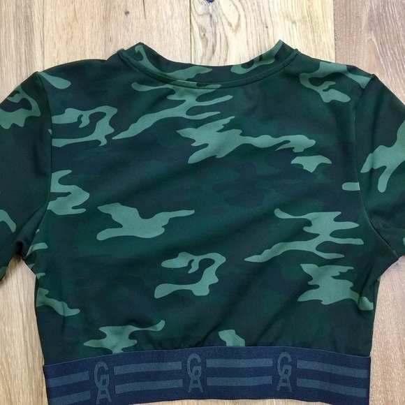 GOOD AMERICAN Icon Jersey Workout Camo Crop Top Size M - Picture 10 of 12